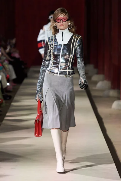 Look 3